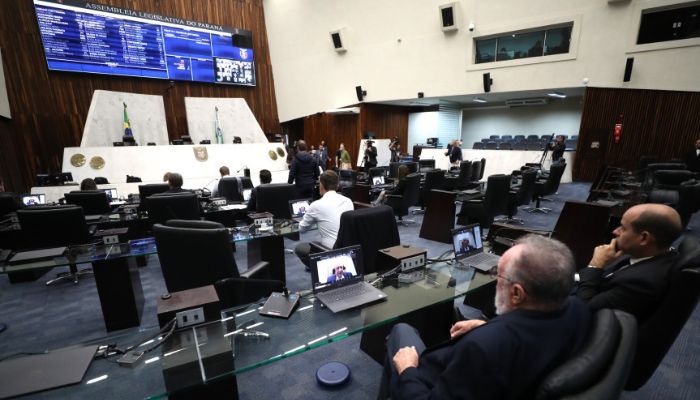 Projeto Parceiro da Escola, do Poder Executivo, avança na Assembleia